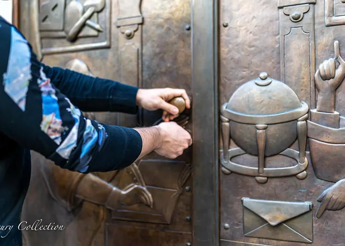 Huge 4 Charles Bridge Praga