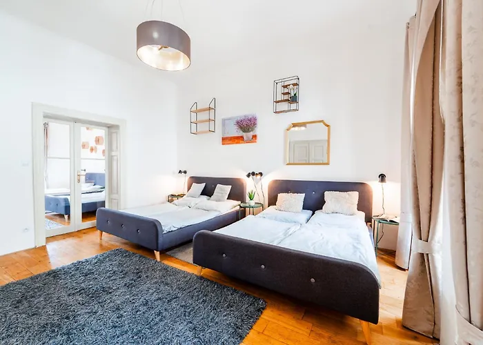 Huge 4 Charles Bridge *