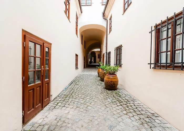 Huge 4 Charles Bridge Apartamento