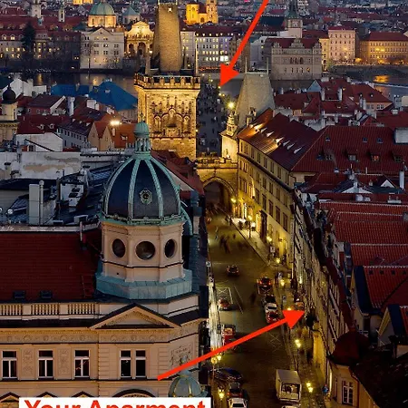 Huge 4 Charles Bridge Apartman *