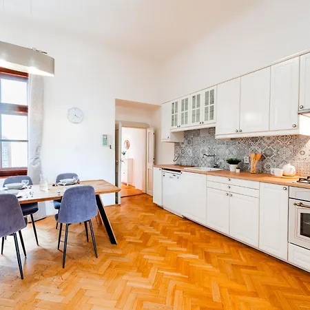 Huge 4 Charles Bridge Apartamento